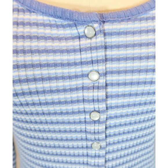 LEVIS Britt Slim Fit Cropped Striped Ribbed Pearl Snap Knit Top Size M Blue Y2K - Picture 4 of 6